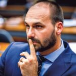 Eduardo Bolsonaro se licencia do cargo de deputado federal para continuar nos EUA