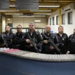 PM apreende sacola com drogas em Itaperuna