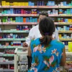 Juiz suspende norma que autoriza farmacêuticos a prescreverem remédios