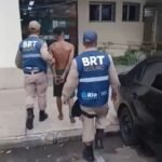 Homem furta grades de contenção de estação do BRT e é preso na Zona Norte