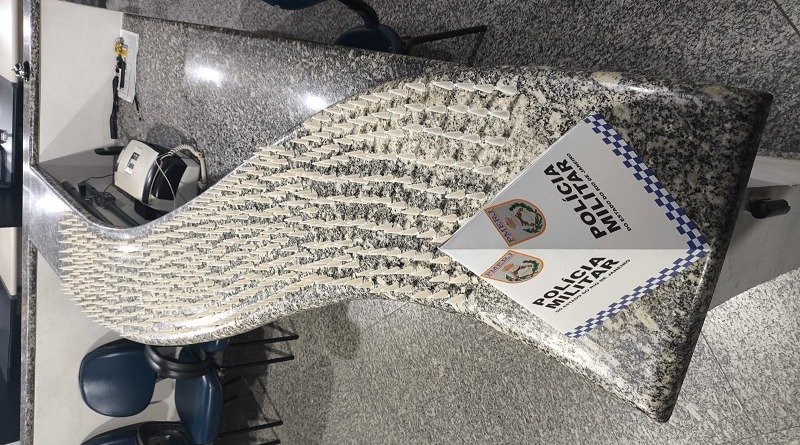 Bolsa com mais de 500 pinos de cocaína é apreendida pela PM em Miracema (RJ)