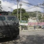 Polícia Militar realiza operação no Complexo da Pedreira, na zona norte do Rio