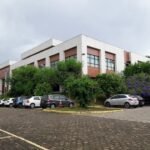 Justiça de Itaperuna (RJ) nega indenização a loja de roupas que processou mãe de menino morto após choque elétrico