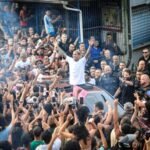 MC Poze é solto após cinco dias preso; espera teve multidão, confusão e spray de pimenta