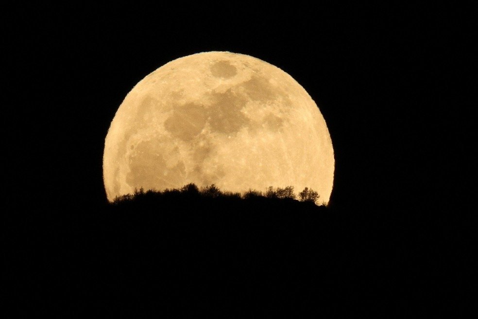 ‘Lua cheia do veado’ aparece no céu nesta quinta-feira; veja de onde ver