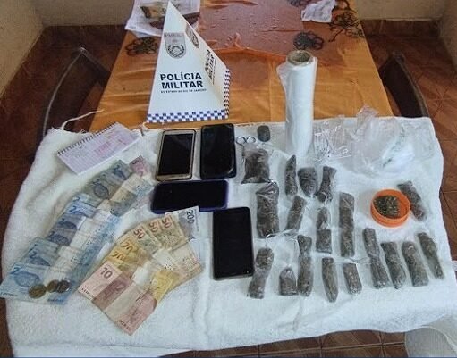 Policiais militares prendem jovem por tráfico de drogas em Cardoso Moreira (RJ)