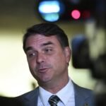 Após operação contra o pai, Flávio pede que Trump suspenda tarifaço