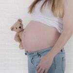 Adolescente de 12 anos relata dor de barriga e descobre gravidez após matar aula