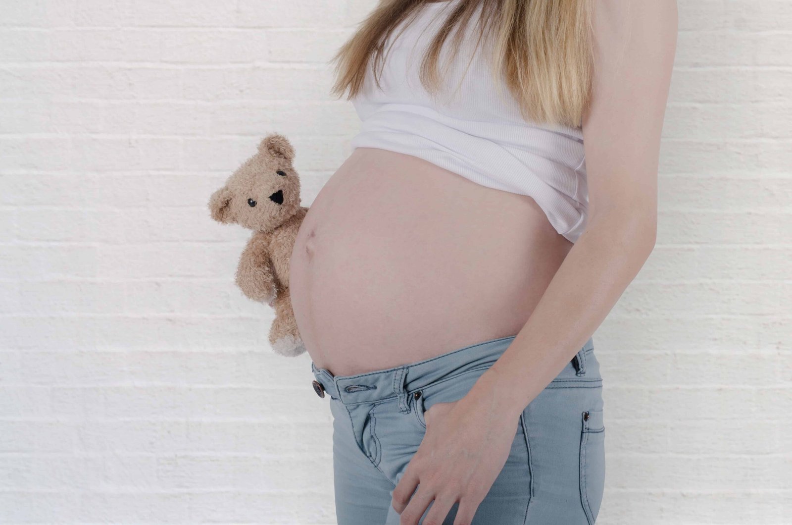 Adolescente de 12 anos relata dor de barriga e descobre gravidez após matar aula
