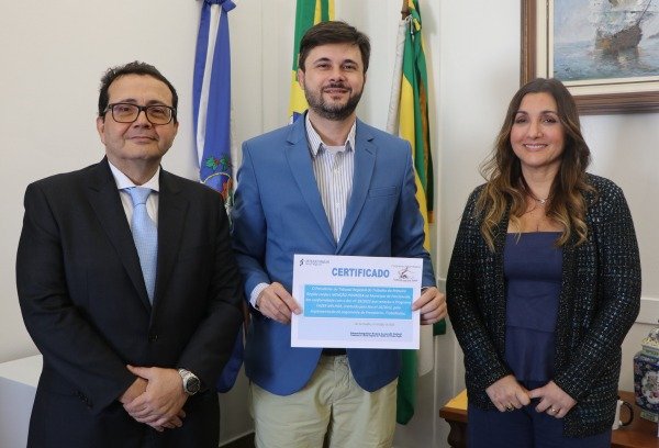 Prefeito de Porciúncula Recebe Certificado de Quitação de Precatórios do TRT-RJ
