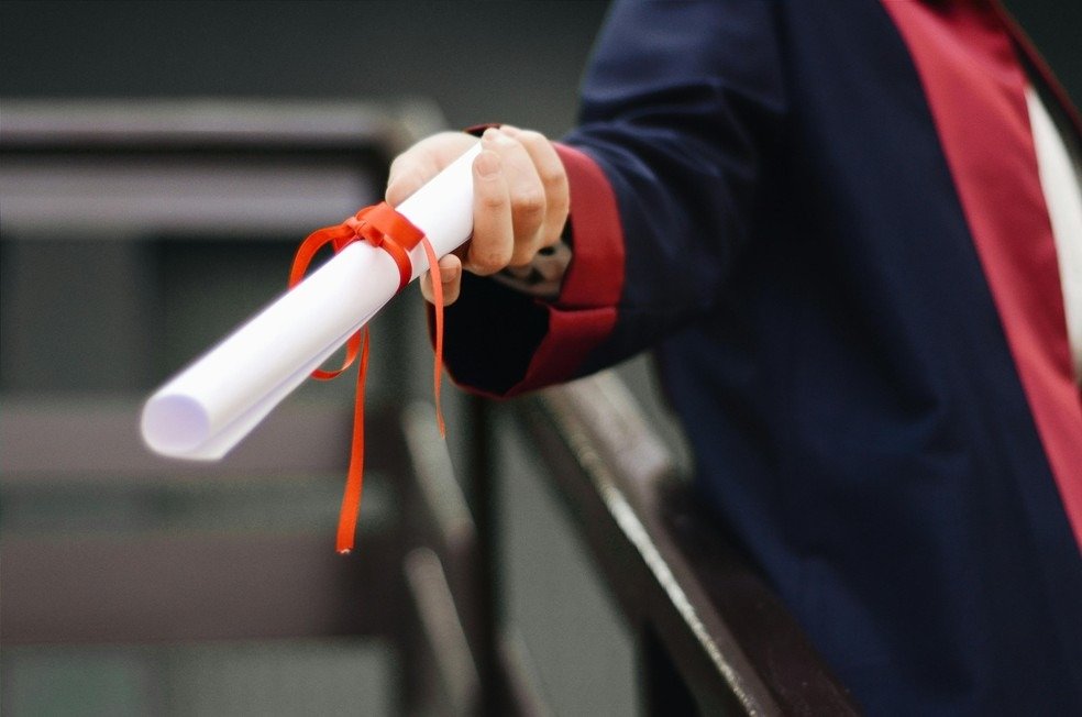 Diploma de papel deixa de existir; entenda novas regras