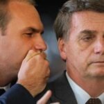 Jair e Eduardo Bolsonaro são indiciados por coação na ação penal no STF sobre trama golpista; PF vê tentativa de fuga do ex-presidente