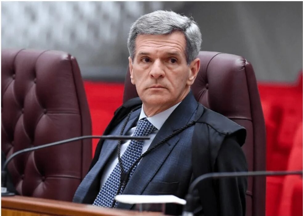 Intermediação para contratar artista sem licitação não é ato de improbidade administrativa, decide STJ