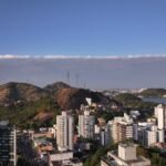 “Paredão”: nuvem gigante cerca o céu e chama a atenção na Grande Vitória