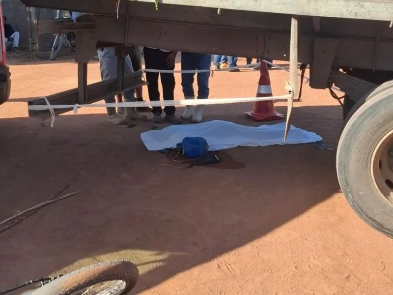 Jovem morre em grave acidente entre e moto e caminhão em São Francisco do Itabapoana
