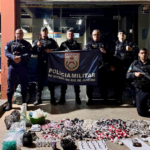 Polícia Militar apreende mais de mil pinos de cocaína e munições em Santo Antônio de Pádua (RJ)
