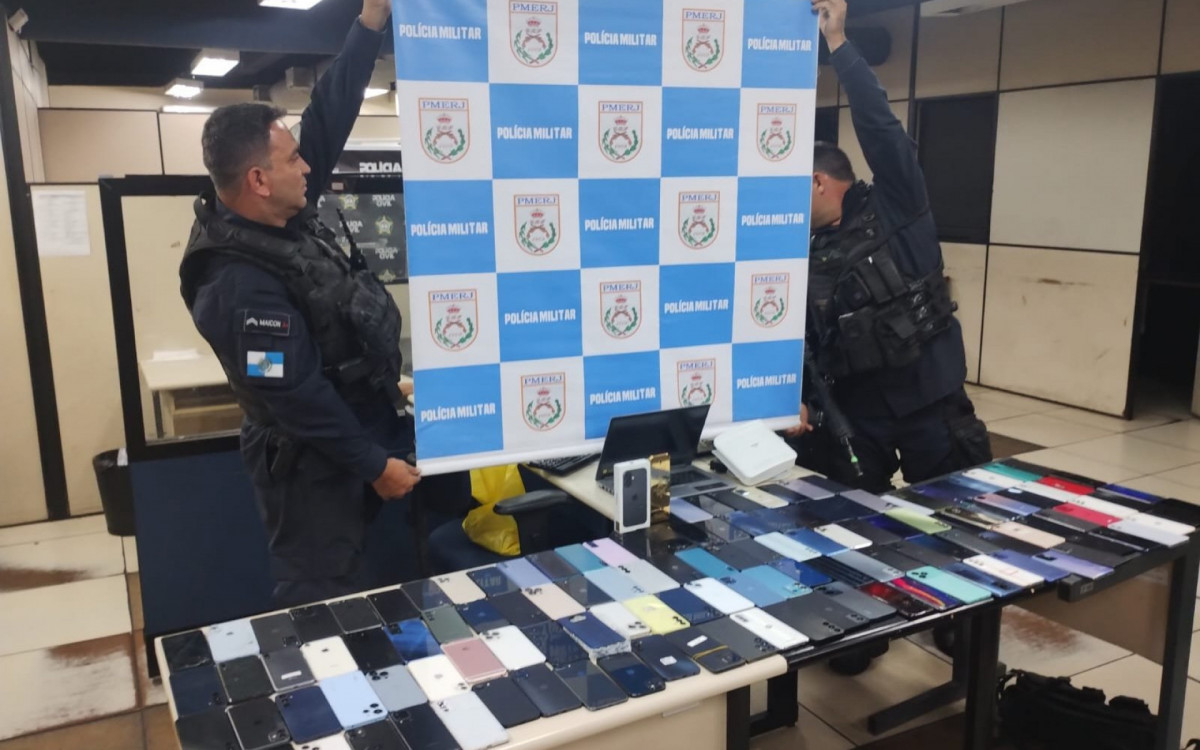 PM apreende mais de 100 celulares e eletrônicos em hotel do centro do Rio de Janeiro