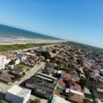 Criminoso estupra mulher na frente do namorado dela em praia do ES