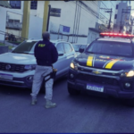 Carro roubado há dois anos é recuperado pela PRF em Itaperuna (RJ)