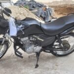 Jovem é detido com placa de motocicleta adulterada com fita isolante em Itaperuna (RJ)