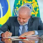 Novo Piso dos Professores: Lula assina MP que eleva salário para R$ 5.130,63 em 2026