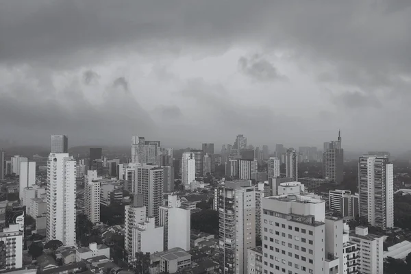 São Paulo em Alerta: Chuvas fortes causam transbordamentos e estado de atenção em toda a capital