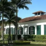 Prefeito de Quissamã anuncia demissão de mais de mil comissionados e corte de 25% nos contratos