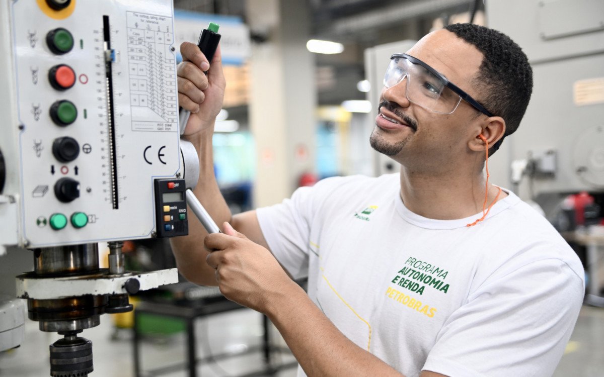 Programa da Petrobras oferece cursos gratuitos de qualificação profissional em parceria com a Firjan