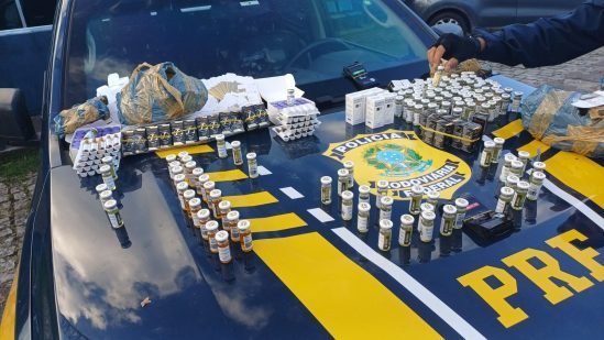 Em Casimiro de Abreu, PRF apreende medicamentos proibidos e sem nota fiscal