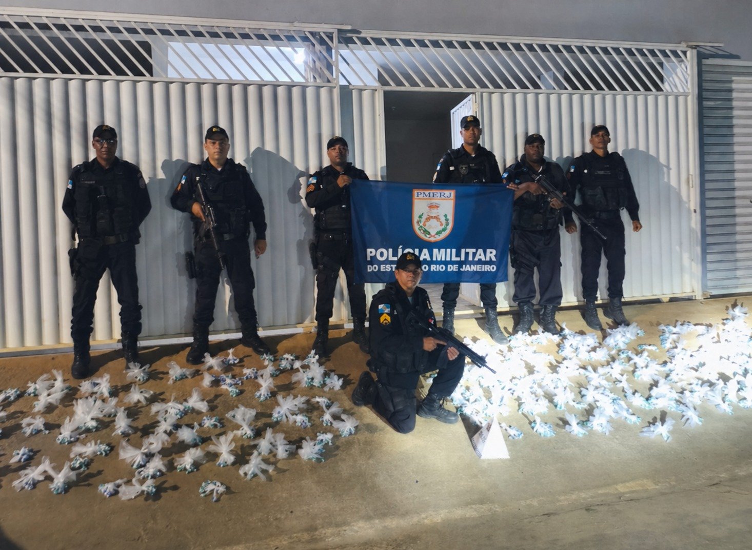 Polícia Militar apreende mais de 7 mil pinos de cocaína em ação contra o tráfico em Cardoso Moreira (RJ)