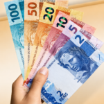 Estado do Rio vai pagar restante da recomposição salarial a mais de 423 mil servidores em duas parcelas