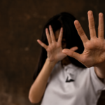 Menina de 14 anos com deficiência intelectual é estuprada por 12 em SP