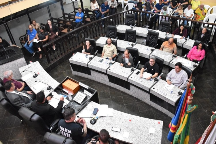 Câmara de Muriaé debate modernização e segurança no transporte por aplicativos em Audiência Pública
