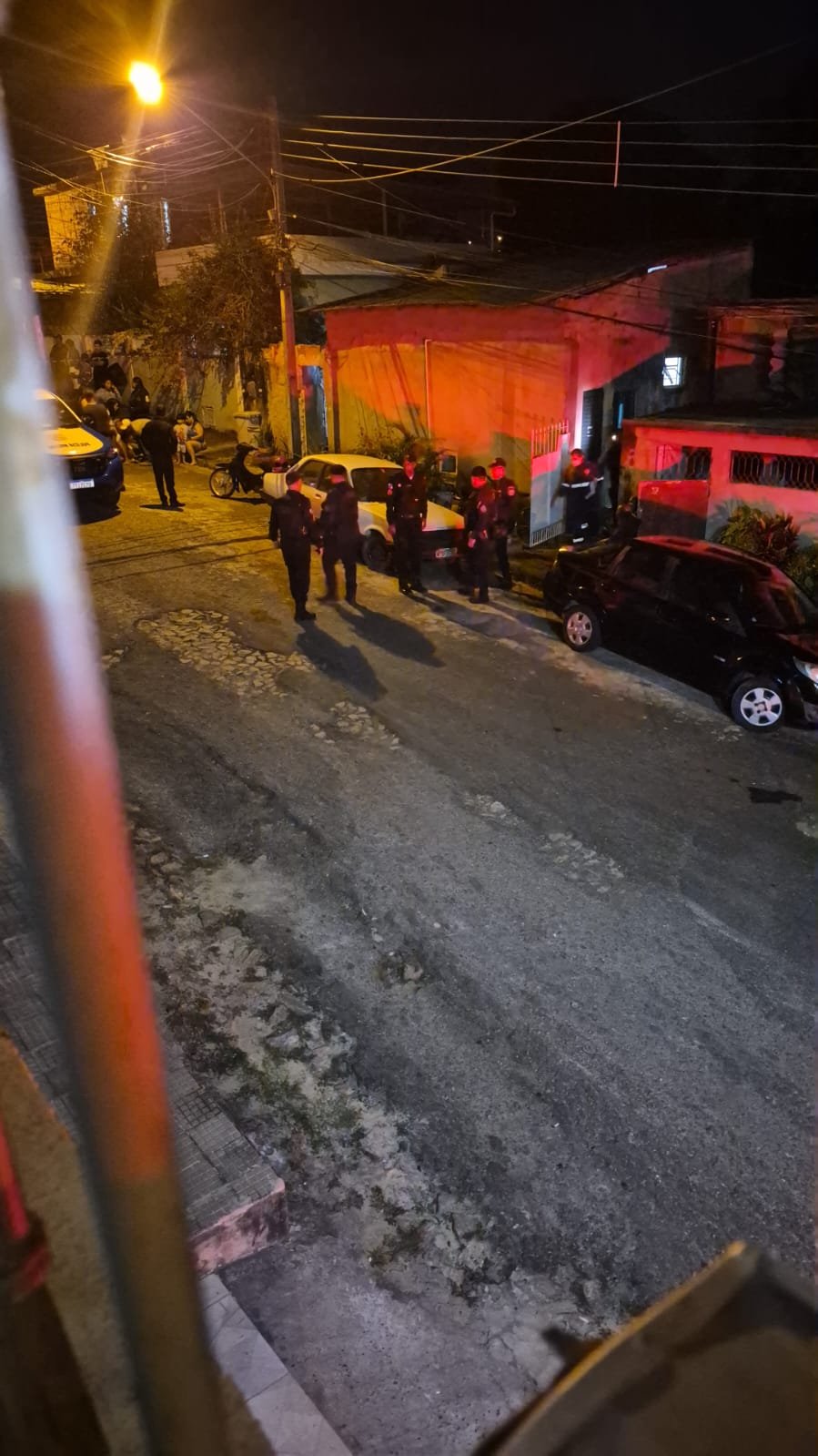 Jovem é assassinado e primo fica ferido após invasão a residência em Itaperuna (RJ)