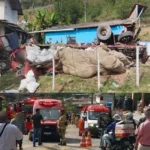 Grave acidente: Caminhão atinge carros, Igreja e deixa 3 mortos e 4 feridos em Nova Friburgo