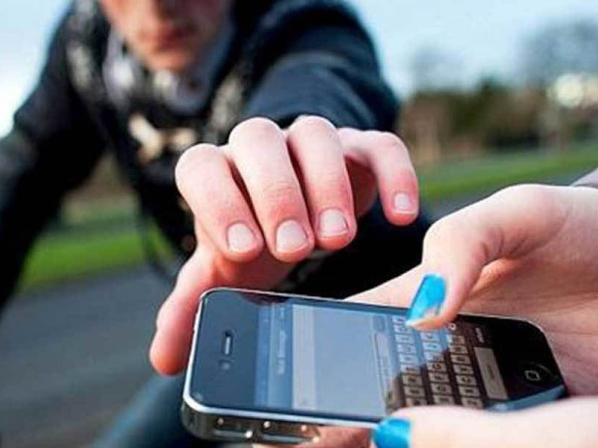 Pedestre tem celular roubado após sair da academia e Itaperuna (RJ)