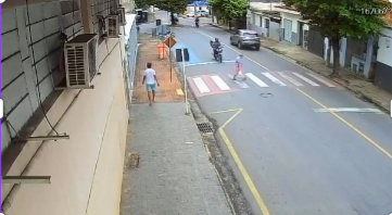 Idosa é Atropelada em Faixa de Pedestres no Bairro Safira, em Muriaé (MG)
