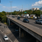 Engavetamento com caminhão e 11 carros provoca congestionamento na Linha Amarela, no Rio de Janeiro