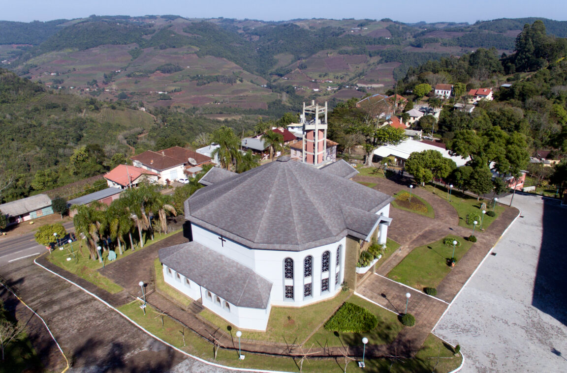 Prefeitura de Faria Lemos (MG) abre concurso público para diversos níveis de escolaridade