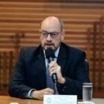 Governador em exercício afirma já ter economizado R$ 2,3 bilhões e projeta mais de 6 mil exonerações no RJ