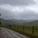 Frente fria derruba temperaturas e provoca chuva forte no Sudeste
