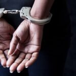 Mulher é presa por tráfico de drogas no bairro Cehab, em Itaperuna (RJ)
