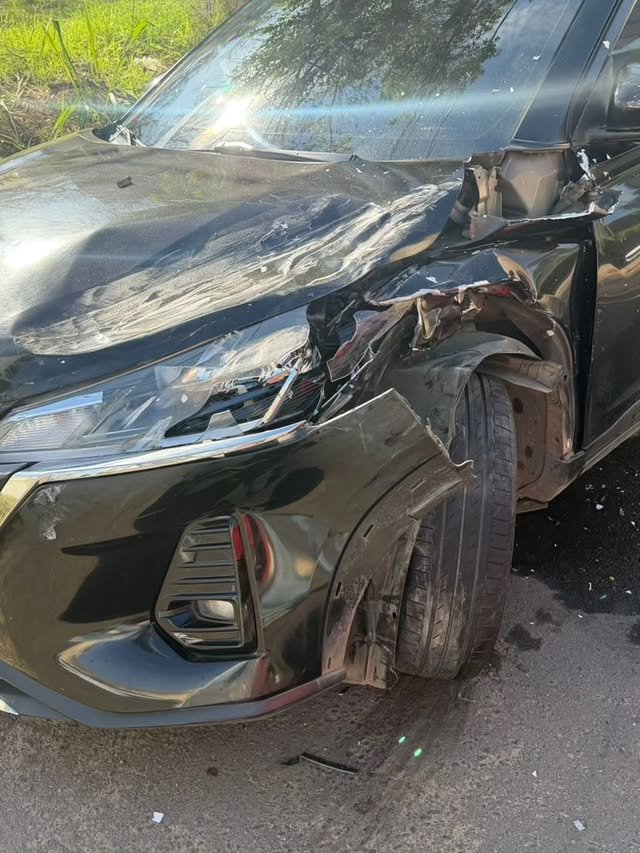 Investigado por homicídios joga carro contra policiais e acaba baleado em Itaperuna (RJ)