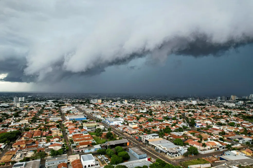 Frente fria mantém chuva em grande parte do Brasil nesta quinta-feira (11)