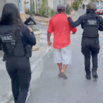 Homem foragido há quase 30 anos por assassinar companheira de 15 anos no ES é preso no Rio