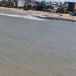 Guarda-vidas interrompe transmissão ao vivo para salvar criança em praia de Marataízes (ES)