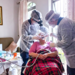 Programa “Dentista em Casa” leva atendimento odontológico a pacientes acamados em Itaperuna (RJ)