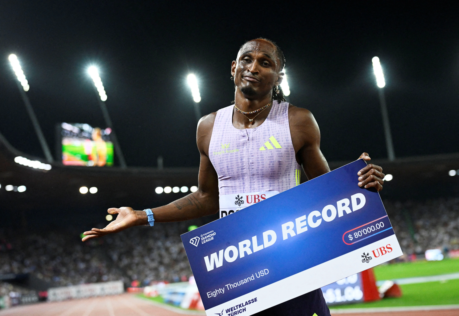 Alison dos Santos quebra o recorde mundial dos 400m com barreiras na Diamond League