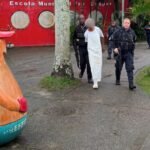 Suspeito armado veste roupa de merendeiro para fugir da polícia dentro de escola no Recreio dos Bandeirantes