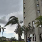 Ciclone-bomba provoca tornado, paralisa trens e fecha porto; veja os estragos em 11 estados
